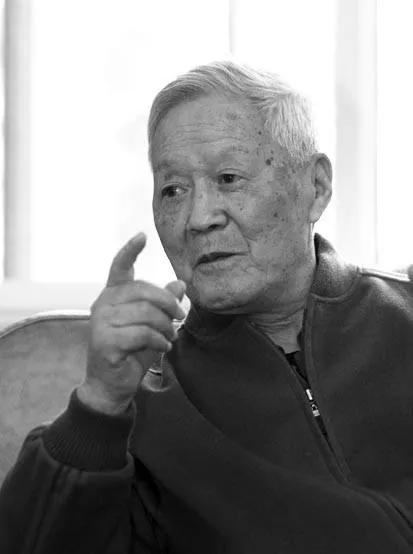 穆铁柱和姚明单打的视频,姚明讲穆铁柱才是第一中锋