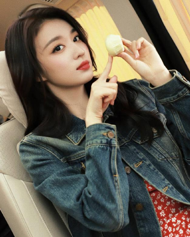 王楚然惊艳衬衫写真大片,王楚然时髦个性写真图片