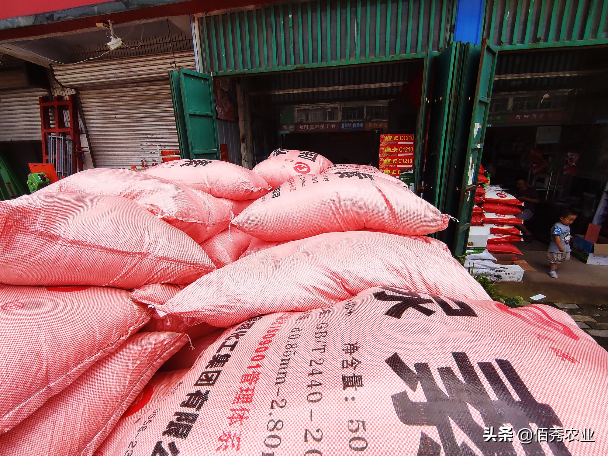 化肥价格上涨农户成本增加,肥料价格上涨农民怎么办