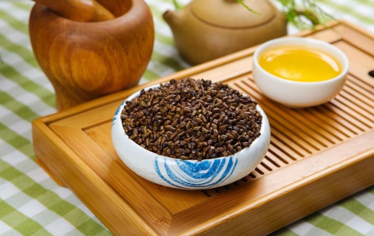 老人常说“夏天到，去燥火”，每天泡杯“降燥茶”，解渴又解暑