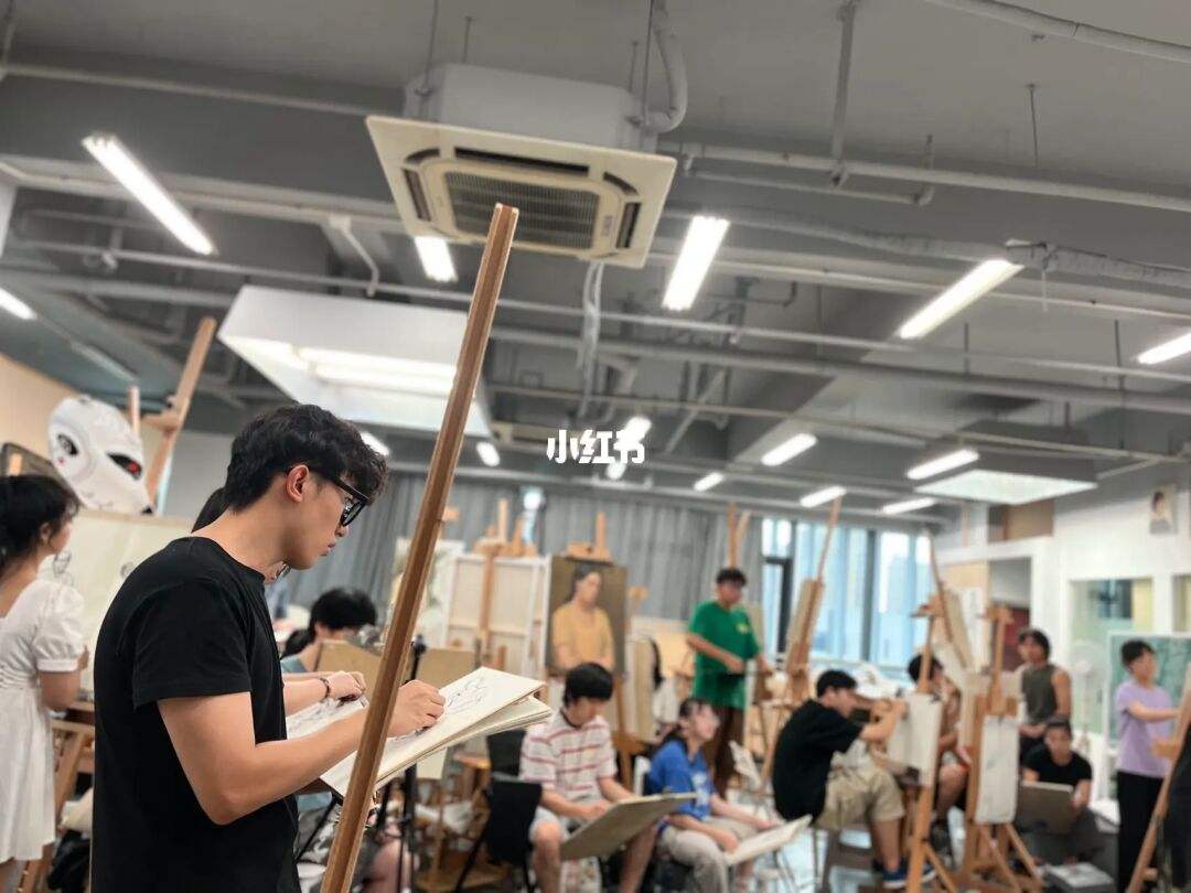 高校人体写生课，真的画全裸人体吗？人体模特收入多少？