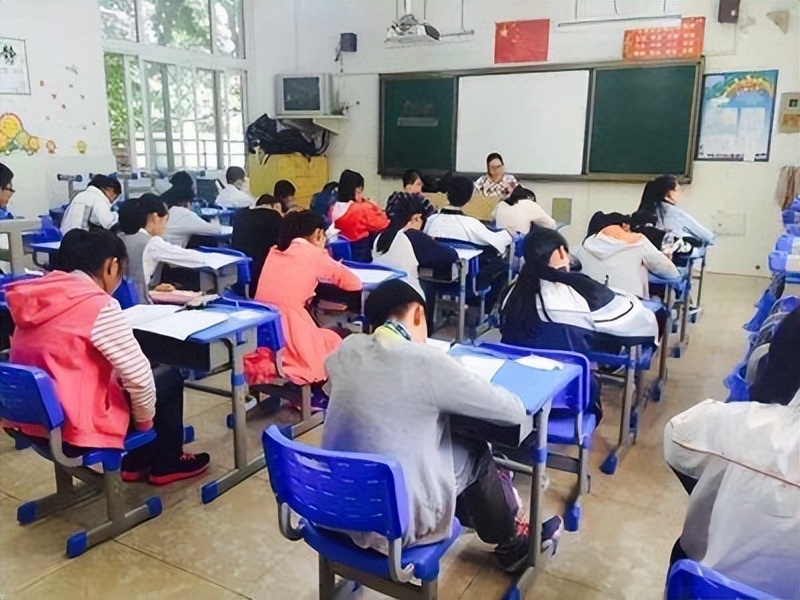 “公立”跟“私立”学校有啥不同？过来人透露实话，差距不止一点