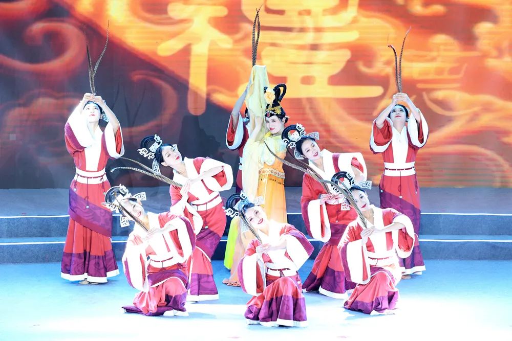 共叙友谊共谋发展共话未来,两岸青年共舞海峡论坛