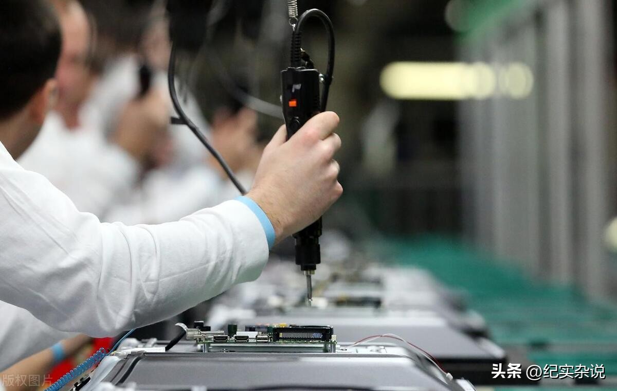 摆摊卖炒饭一年赚10万方法,一位平民女士靠卖炒饭创业成功