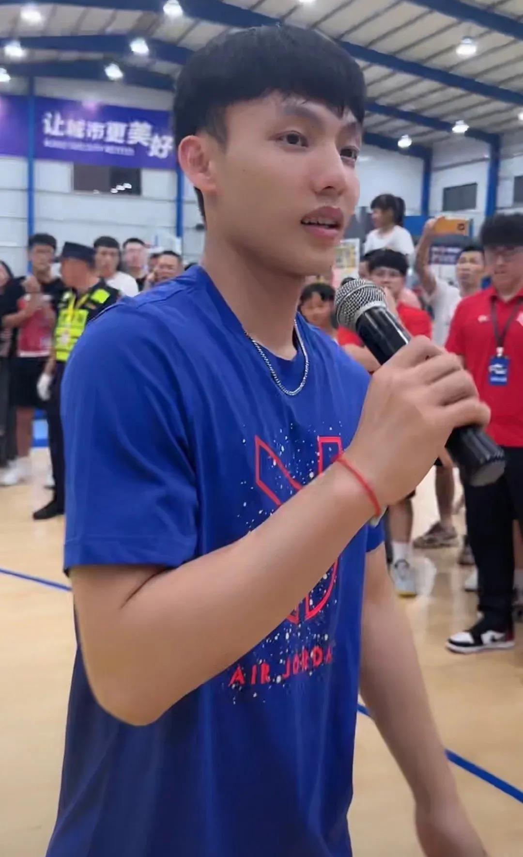 杨鸣和徐杰对位,cba徐杰抢断北京中锋精彩视频