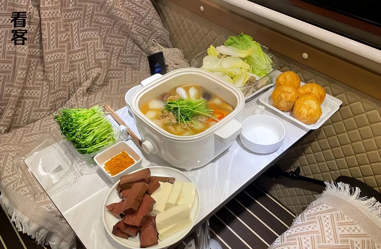 深圳情侣住房车,深漂情侣房车生活