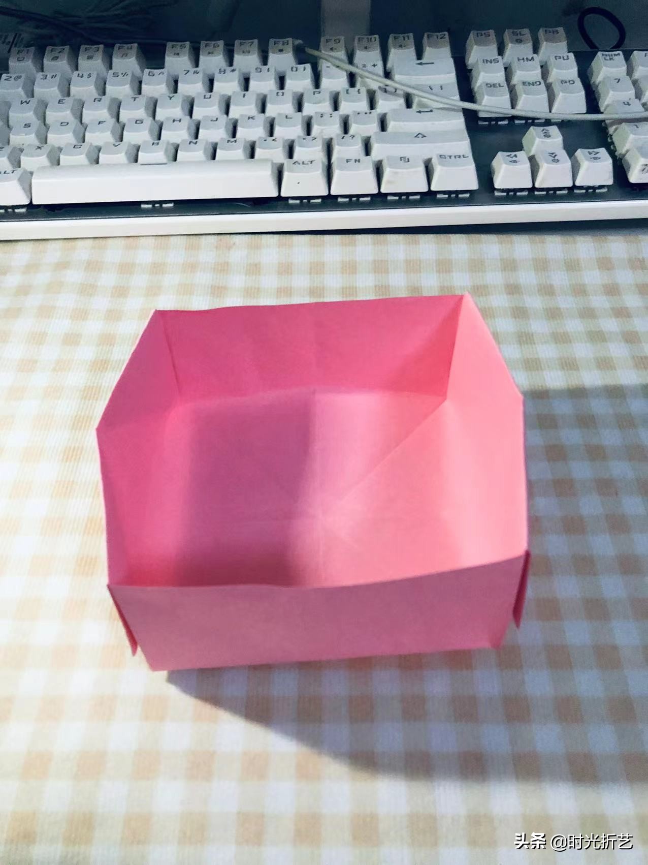 图解折纸教程,苍蝇纸盒的折纸方法