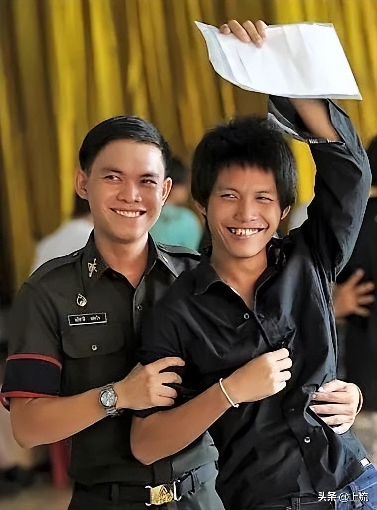 泰国抽签征兵现场，抓马程度堪比《甄嬛传》