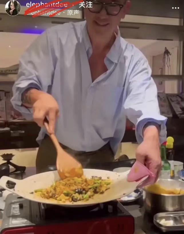 图他抠图他老？大S老公具俊晔太奇葩，见人就送用旧裤子改装包