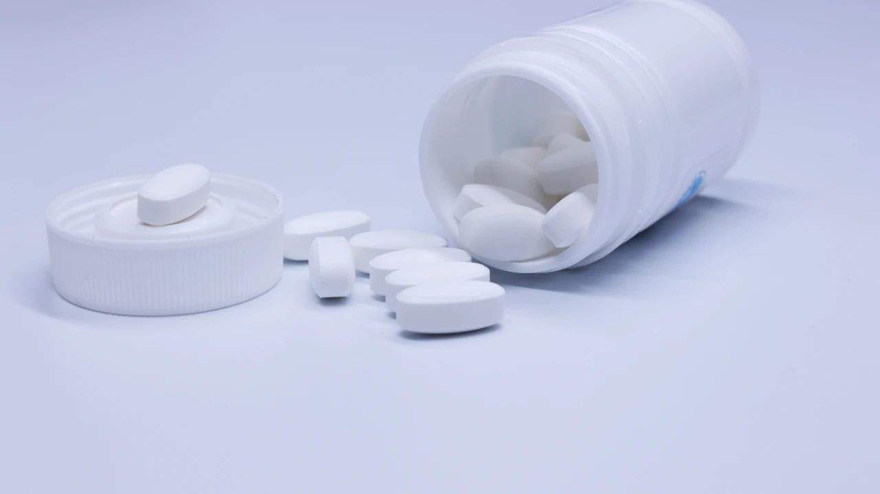 乳腺瘤良性严重吗有什么症状表现,乳腺瘤是良性的该怎么治疗