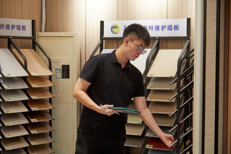 看见00后|高中初试创业，这位00后说“骨子里就不爱打工”