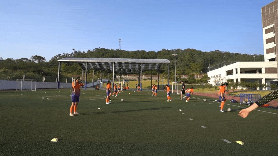 创校生录剑桥、去肯尼亚后变身“食堂警察”，90年历史的学校牛