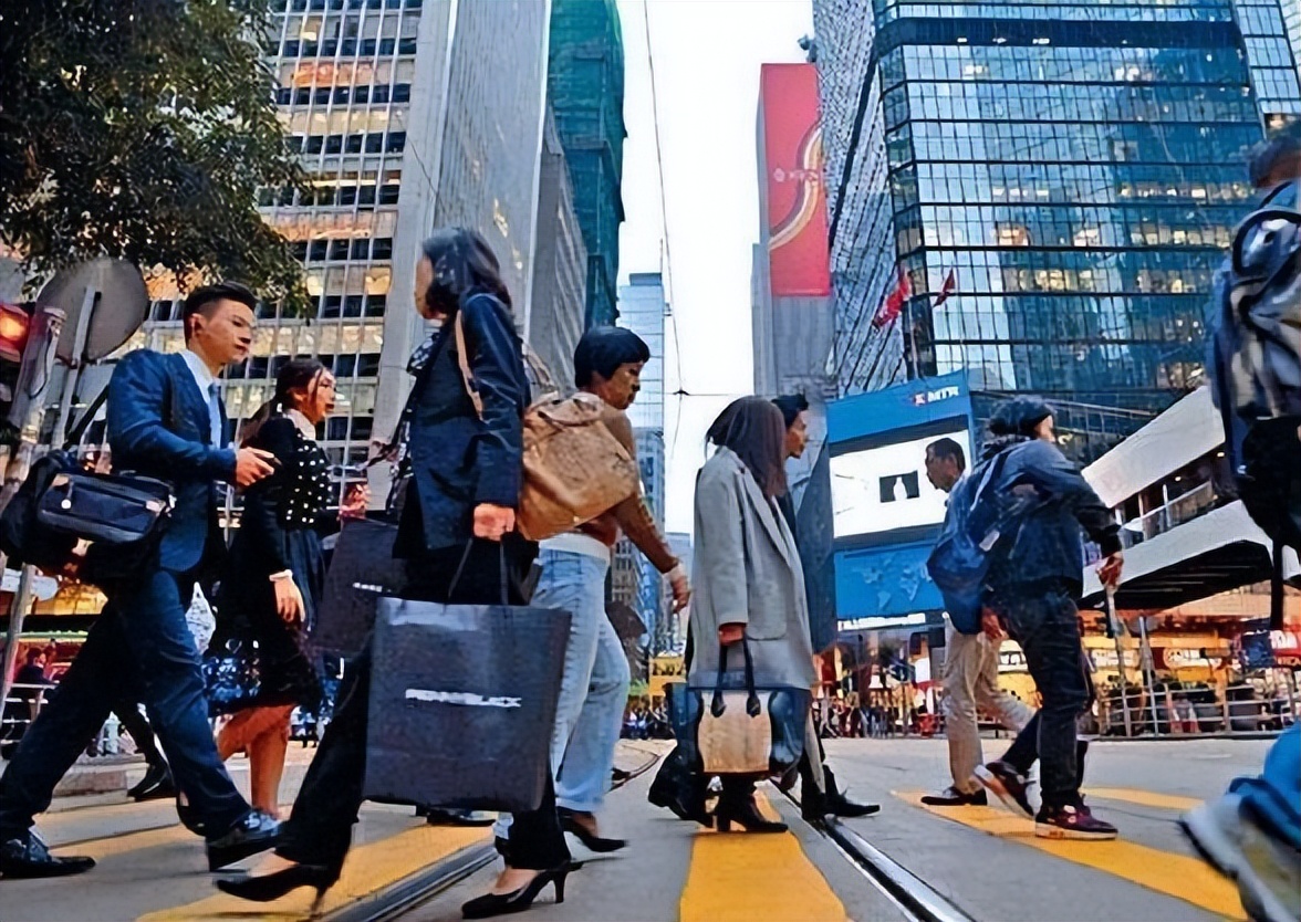 香港洗碗工真的能包吃住吗,香港的洗碗工月薪18000是真的吗