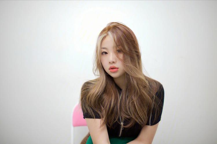 白发长在前面两侧后脑勺代表什么,白发长在正头顶代表身体哪个器官