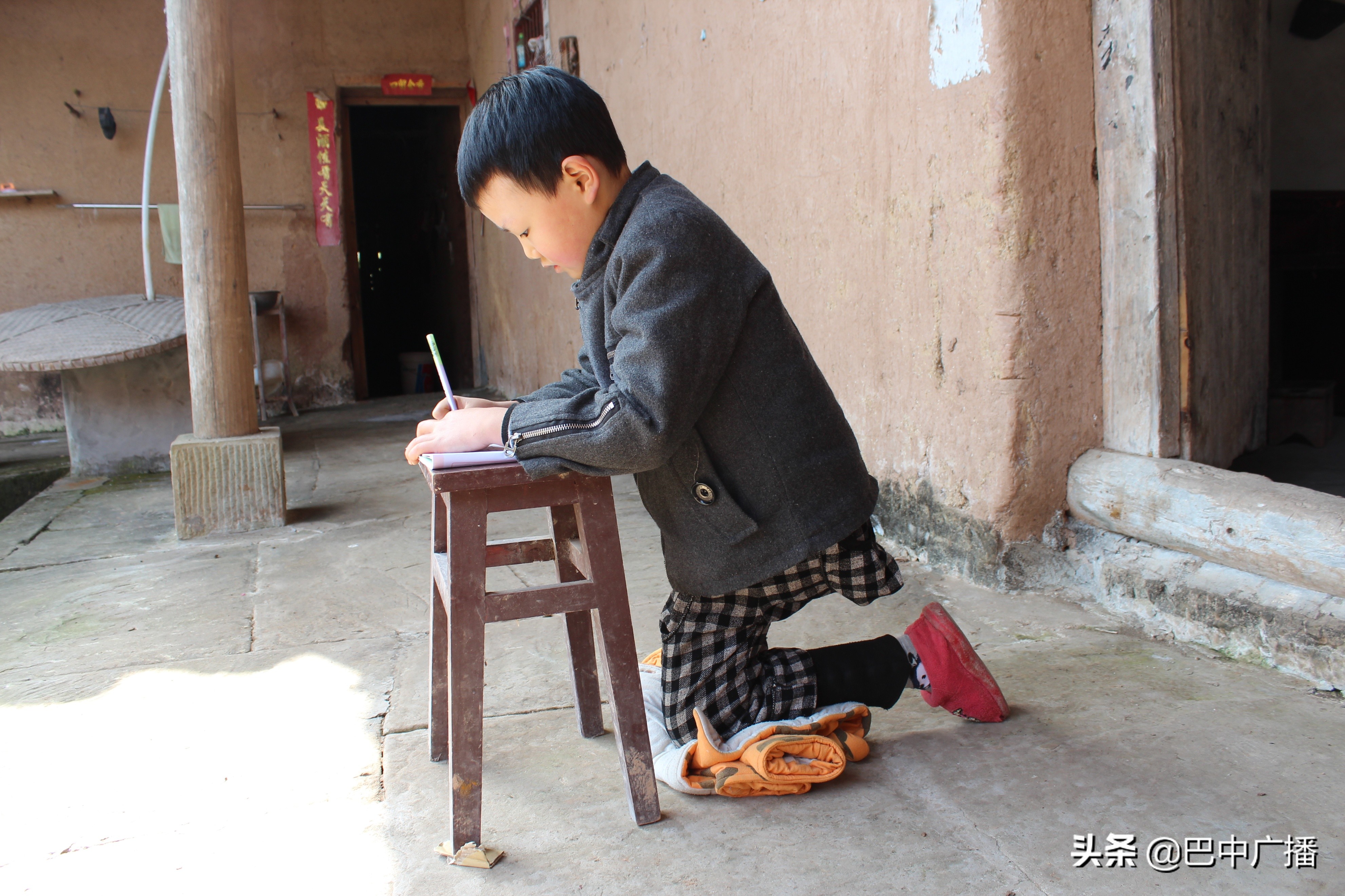 新时代好少年乐观忠诚积极进取,新时代好少年事迹身残志坚