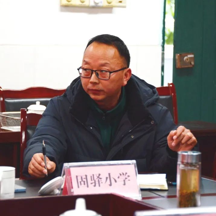 教育局领导到小学指导工作,教育局局长到小学校视察工作简报