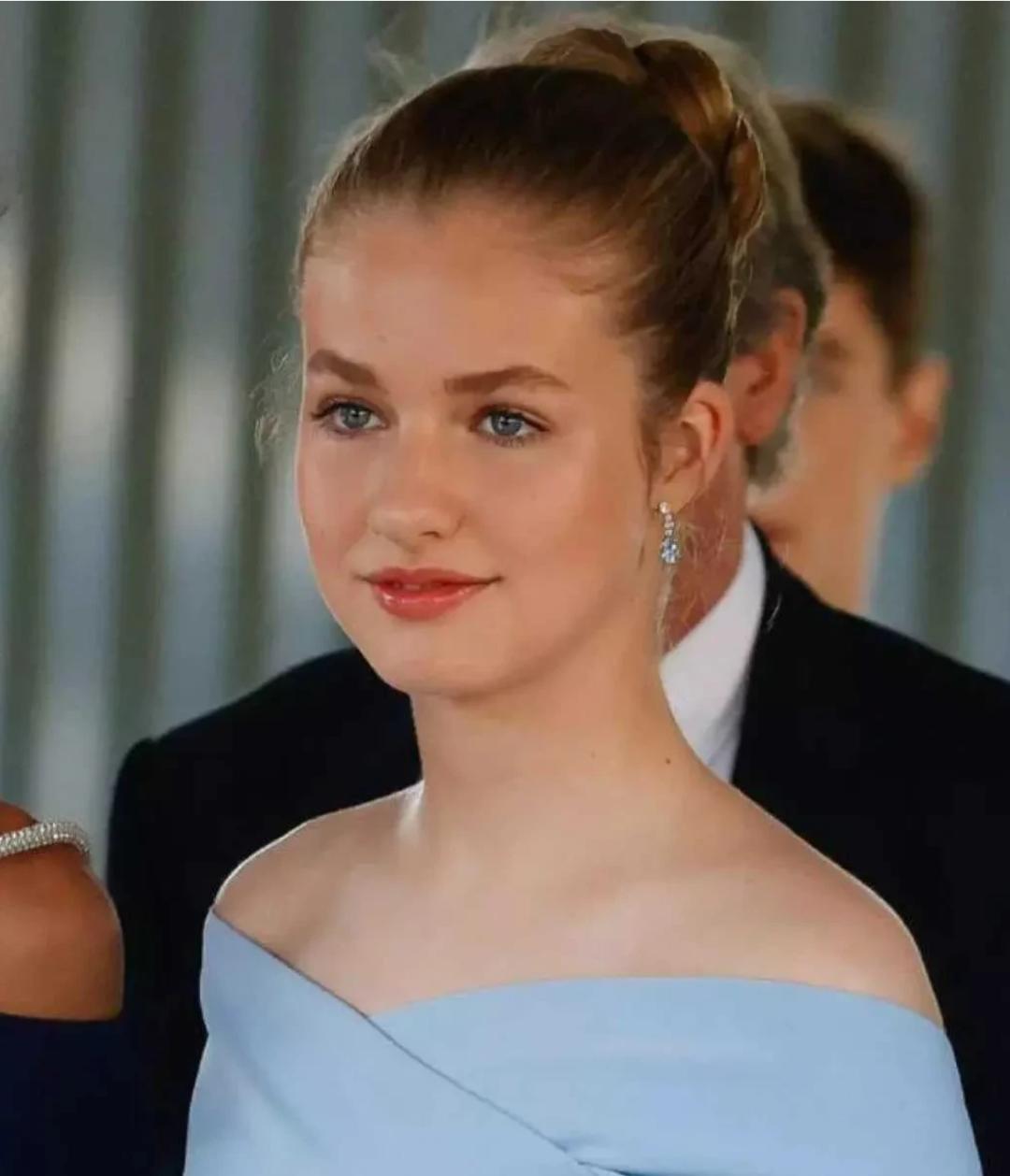 17岁西班牙公主迷上足坛新星,17岁西班牙公主