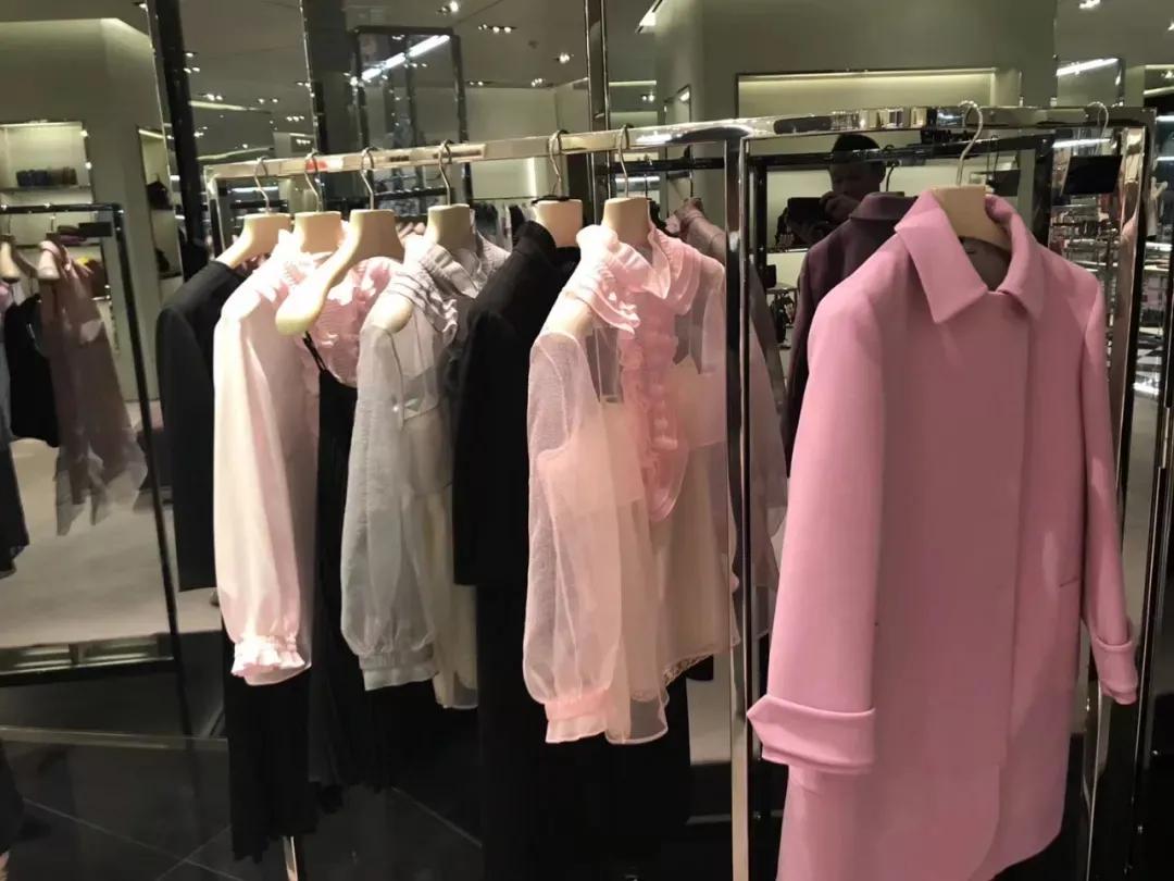 服装搭配师和服装陈列师怎么样,做服装陈列师的基本知识