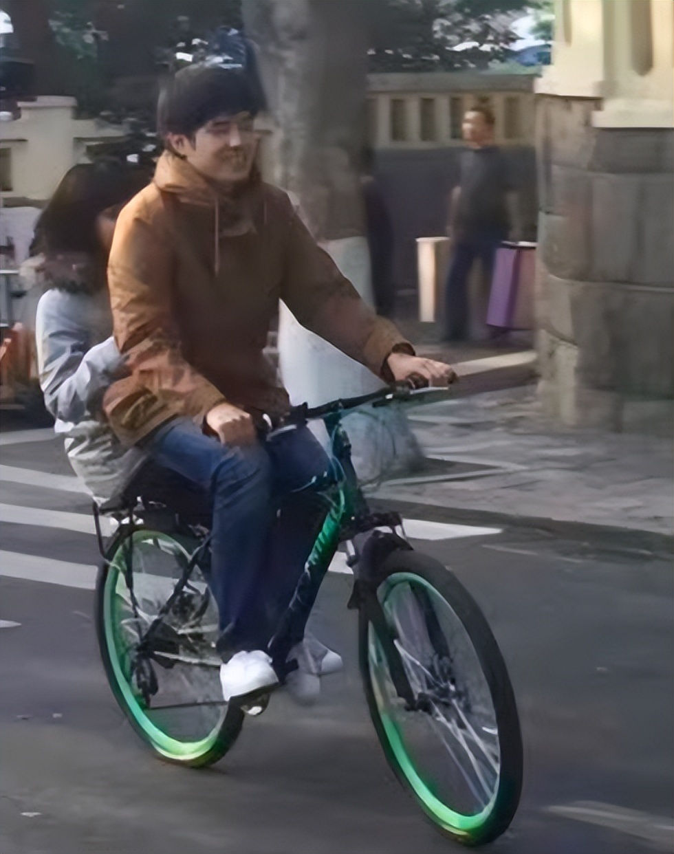 刘昊然周冬雨张一山,刘昊然周冬雨山楂树之恋