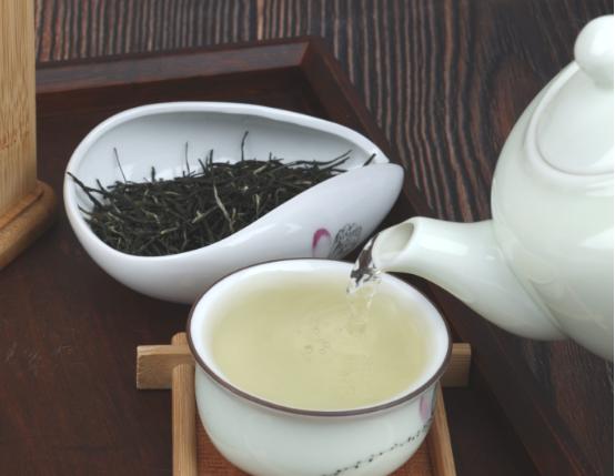 泡茶泡的水用热水还是温水,泡茶是冷水泡还是热水泡
