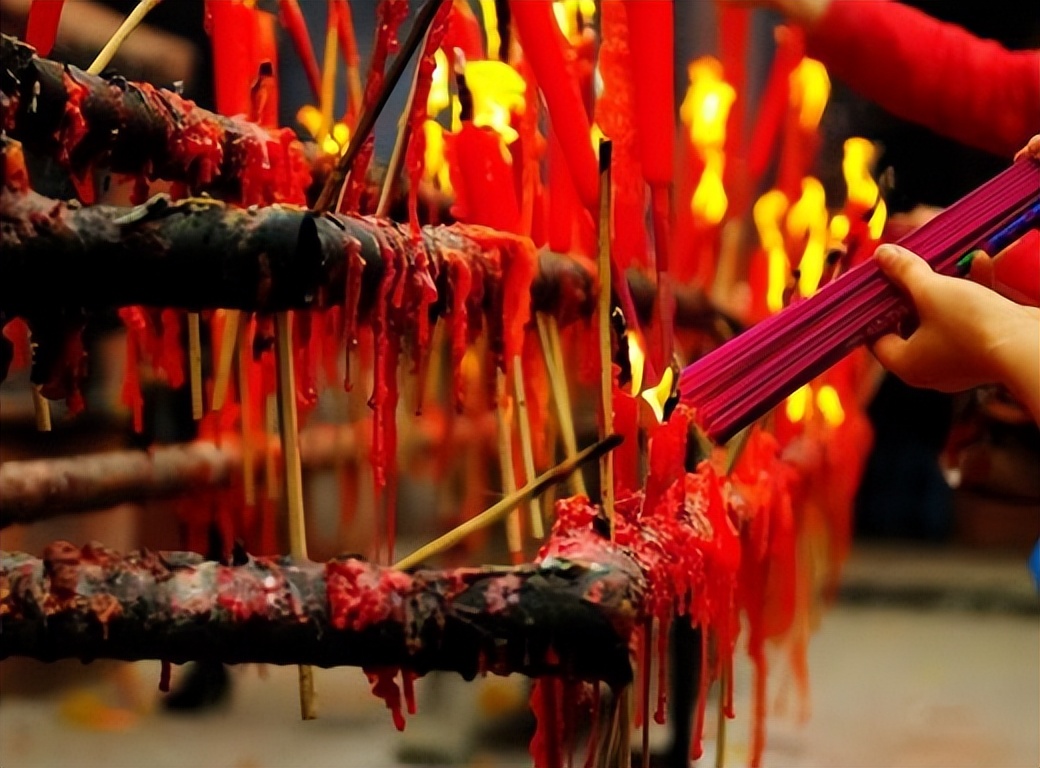 烧香为何一定是三根,烧香为何只烧3根每根寓意都不同