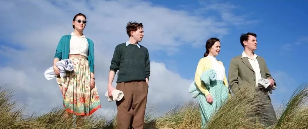 美国影片《布鲁克林》多次出现爱丽丝的定格画面有什么目的？