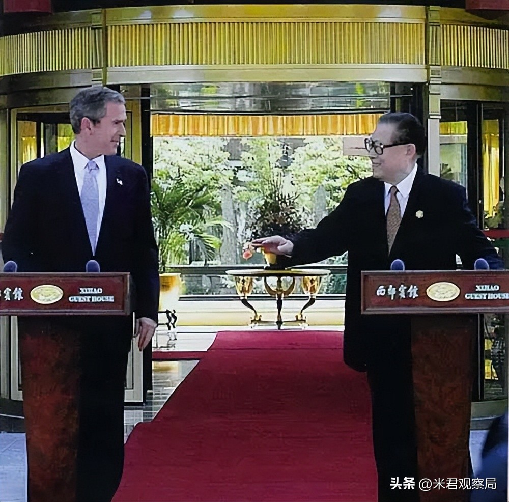 江老爷子的文艺天赋：懂八国语言，还是京剧票友和书法家