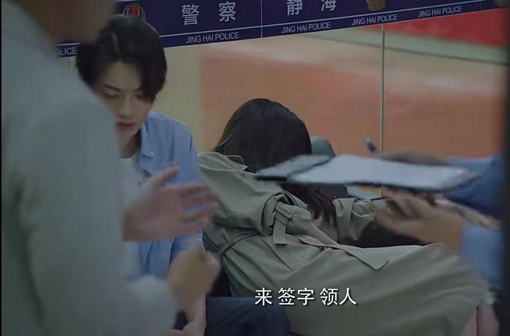 一集翻车，两集接吻，这剧的工业糖精真的不甜