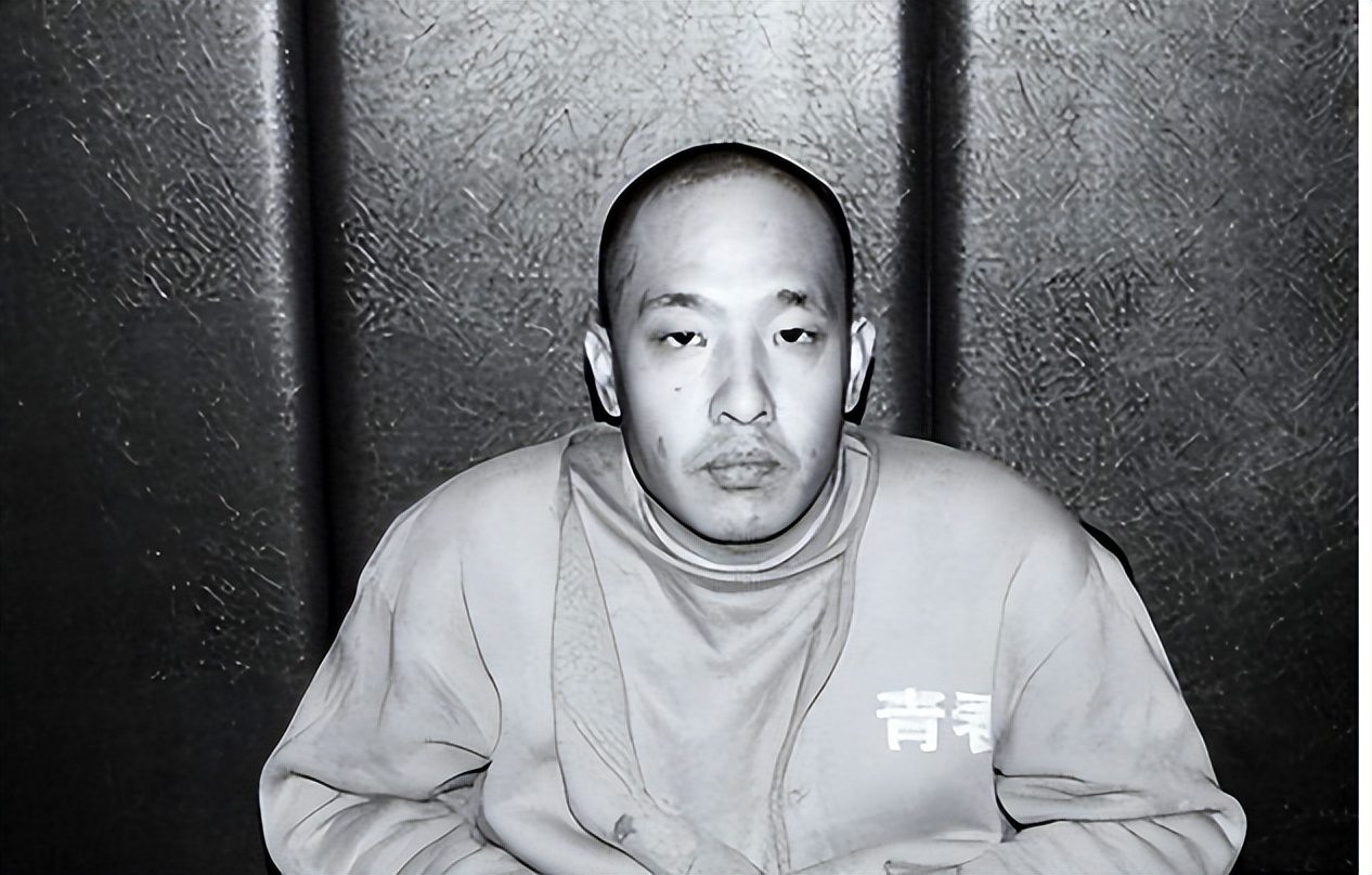 东北“五毒教母”的荒唐人生：年过5旬*养包**23岁小伙，拉女儿贩毒