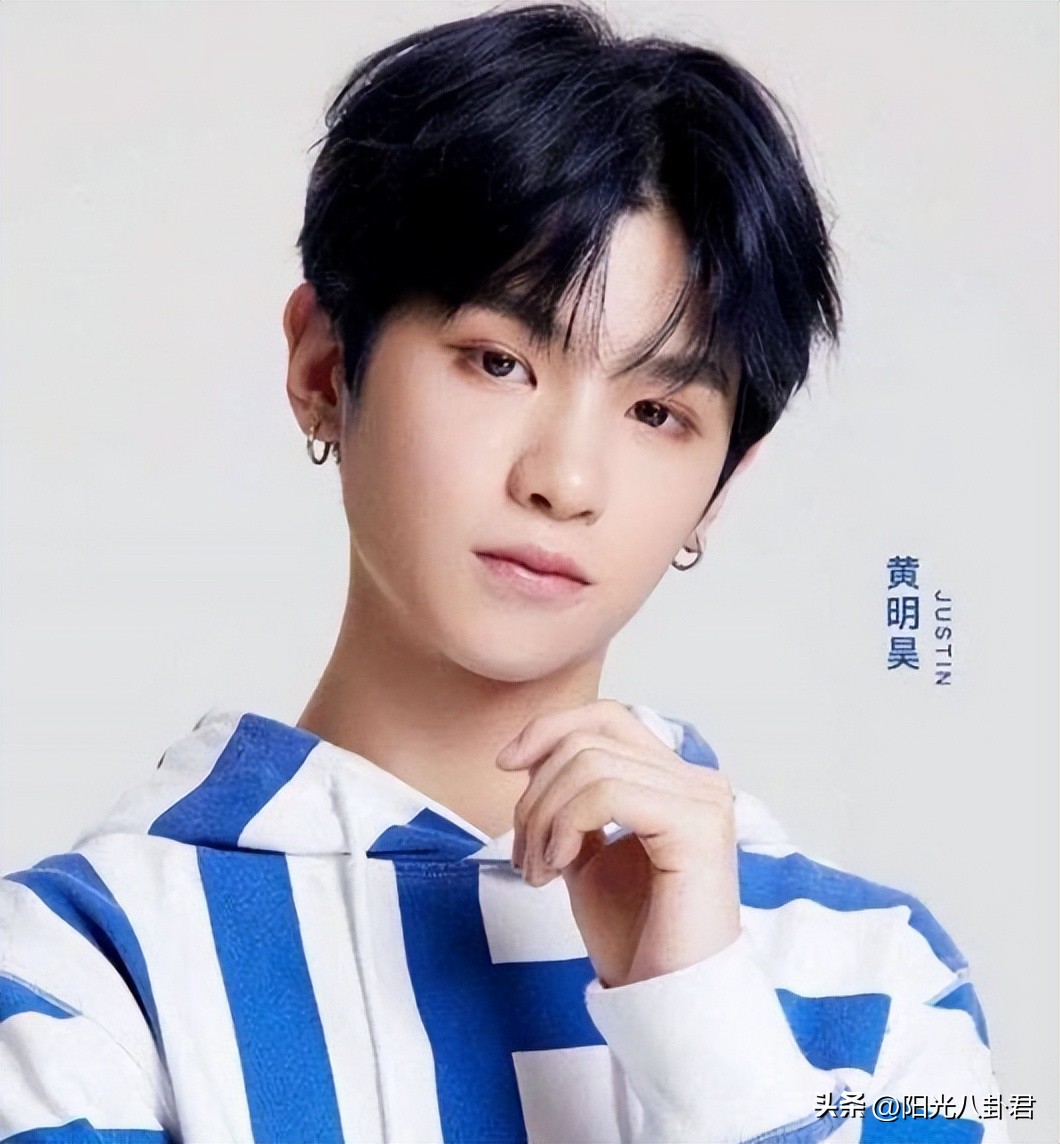 杨颖早期魅惑烟熏妆曝光,杨颖脚趾甲被吐槽不美观