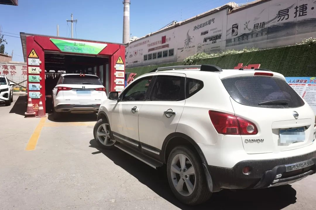 暴雨天雨水洗车,下暴雨免费洗车