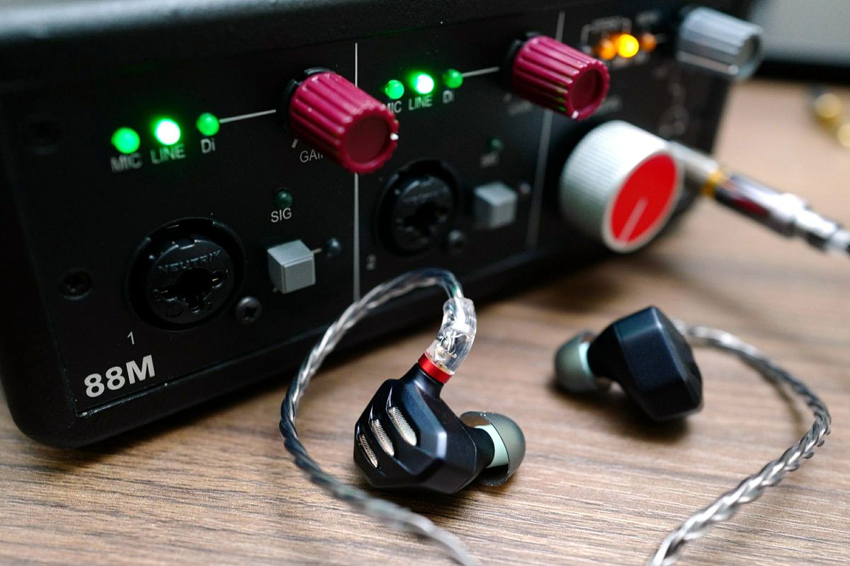 飞傲fh9和7s哪个性价比高,飞傲fa9和fh7s哪个好