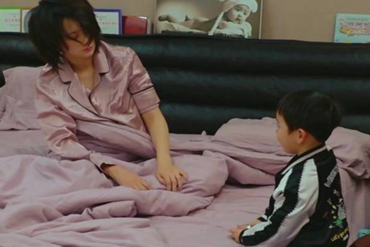 双十一囤900元护肤品，被老公踢翻，踢掉的还有全职妈妈的尊严