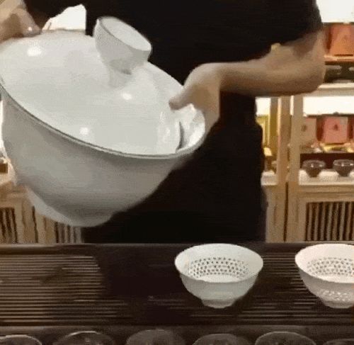 女生的腿有淤青,为什么女生腿上总是会出现淤青