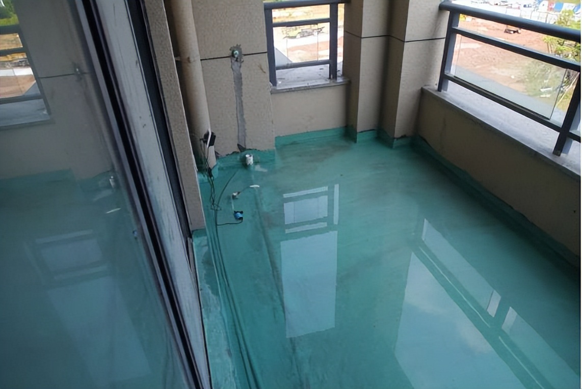 楼房阳台外墙下雨天渗水怎么处理,下雨天阳台渗水怎么处理