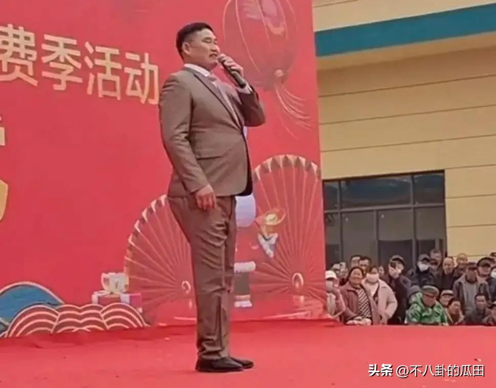 刀郎与阿宝演唱会,草根歌手阿宝如今怎样了