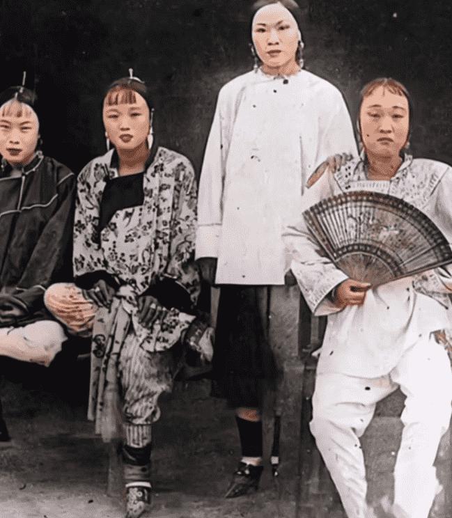 日军日记：*安妇慰**不服从管教，我很愤怒，用*刀刺**插入她的*体下**