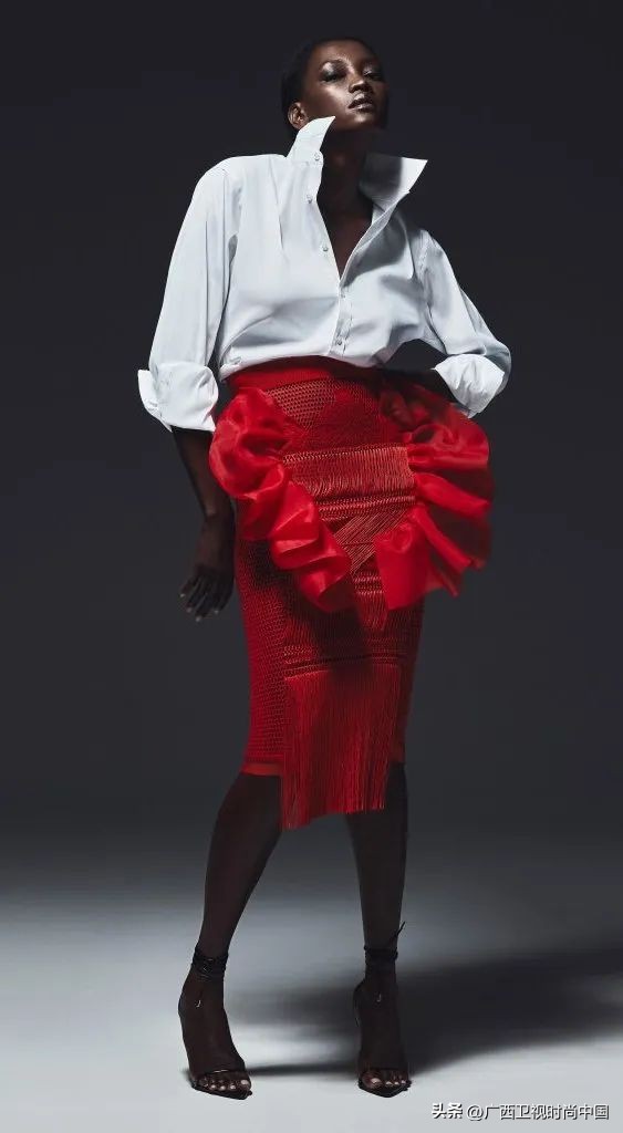 快过年了还是穿红色喜庆点,快过年了买件红色的衣服