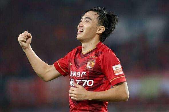 冯潇霆担任过几次国足队长,国足队长冯潇霆谈中国足球