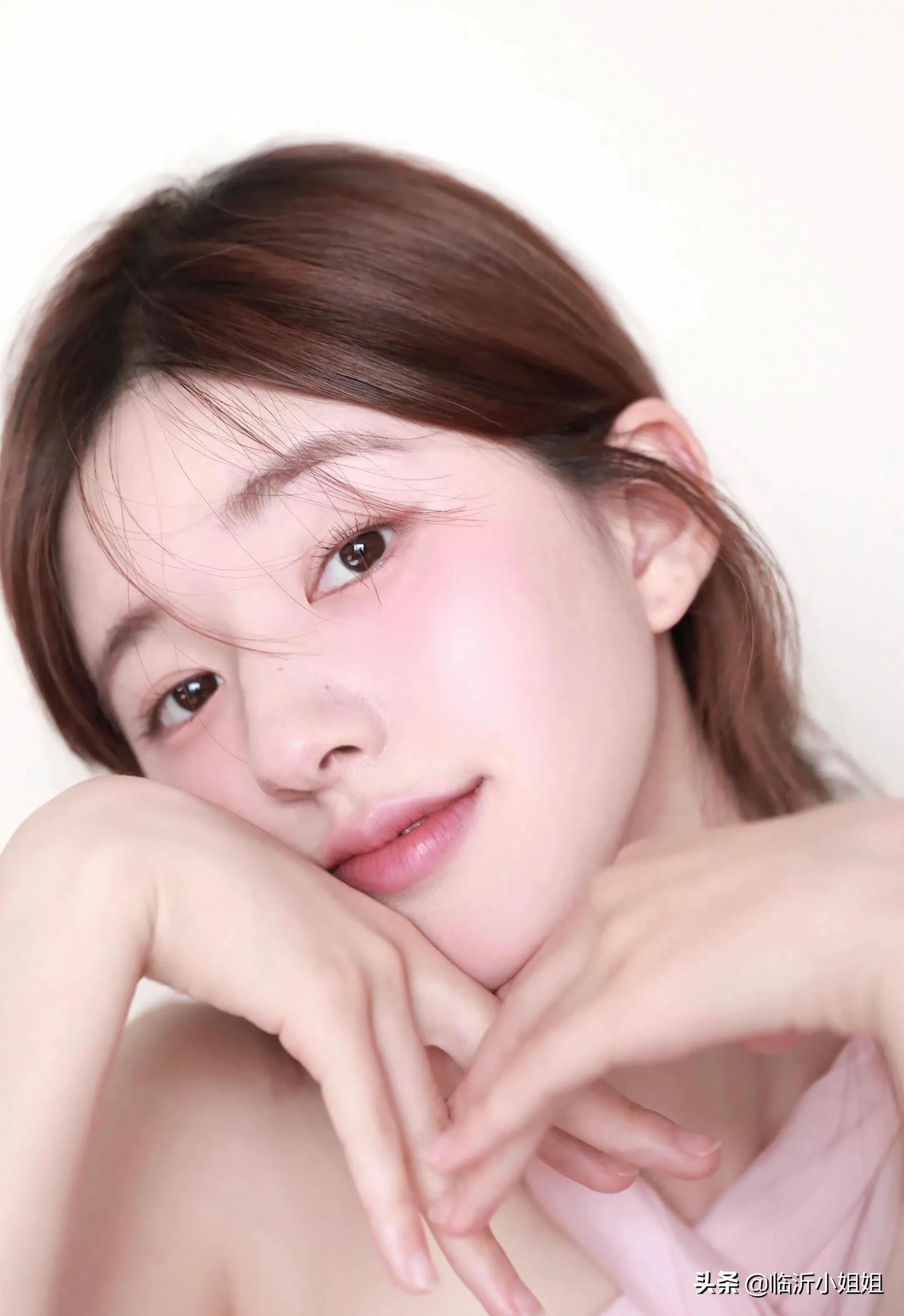 赵露思俏皮可爱的少女感,赵露思时尚俏丽