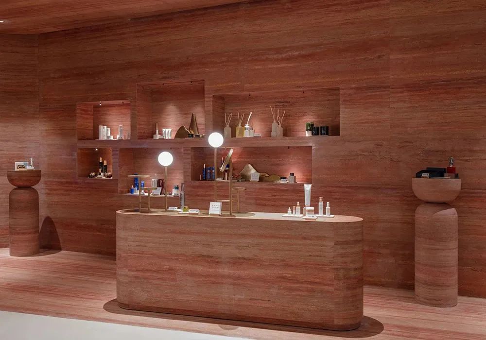 先锋派JOYCEBeauty：一代时尚女王和她的美妆伊甸园