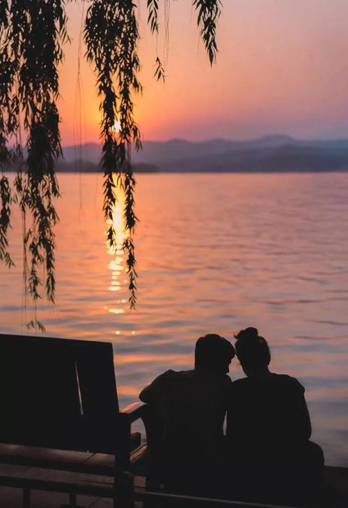 男朋友总是冷*力暴**，我该怎么办？