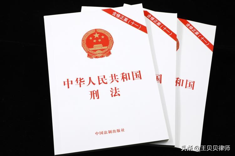 家被偷了监控视频,小夫妻被偷拍