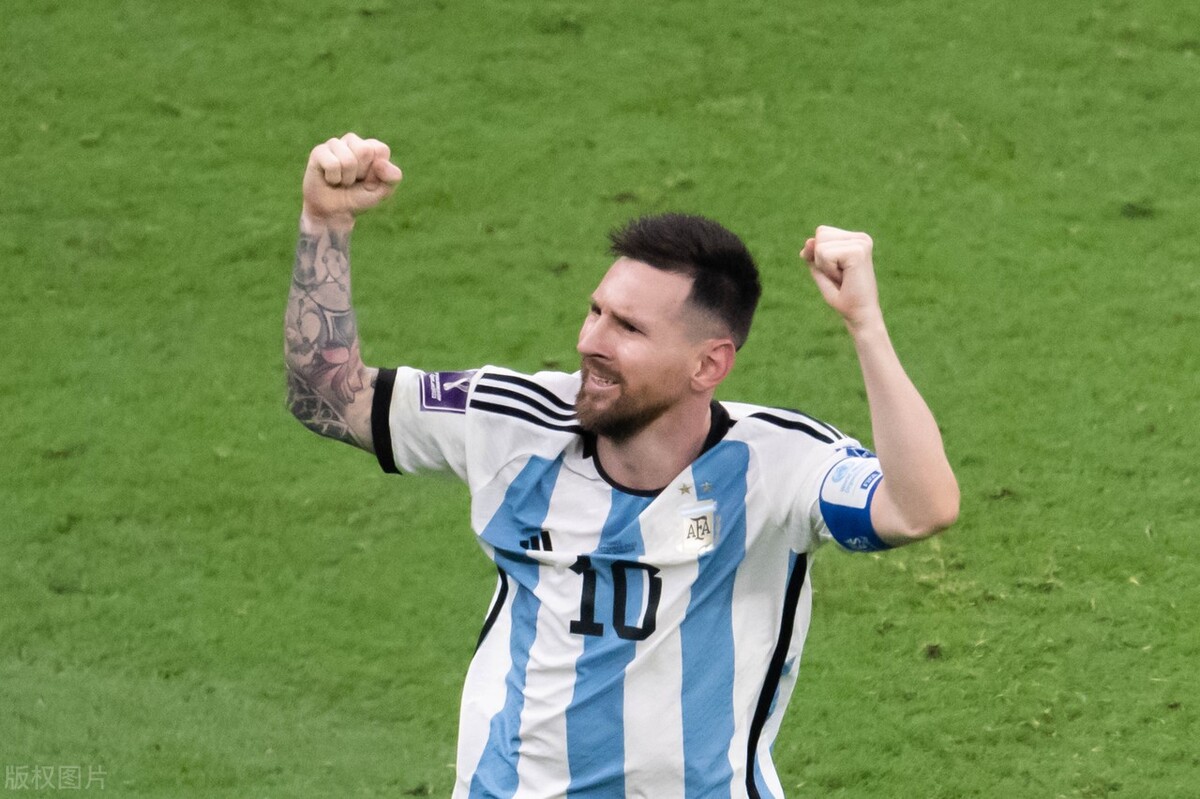 阿根廷球迷说梅西是他们的骄傲,阿根廷球员都是怎么评价梅西的