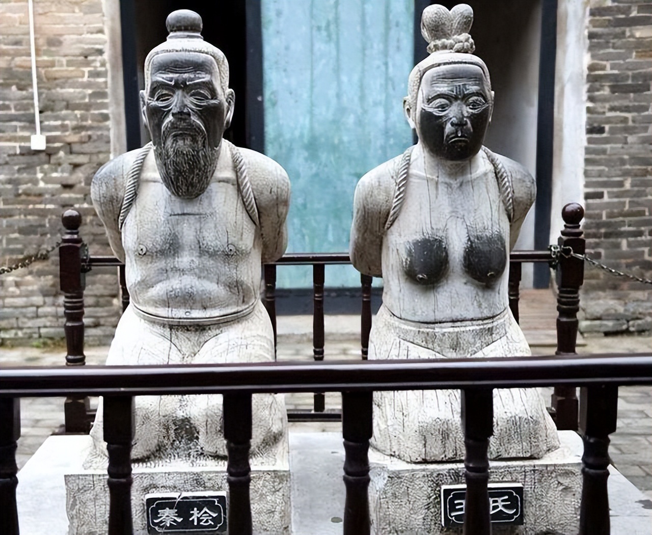 李清照和岳飞是一个时代的吗,李清照为什么不写岳飞不骂秦桧