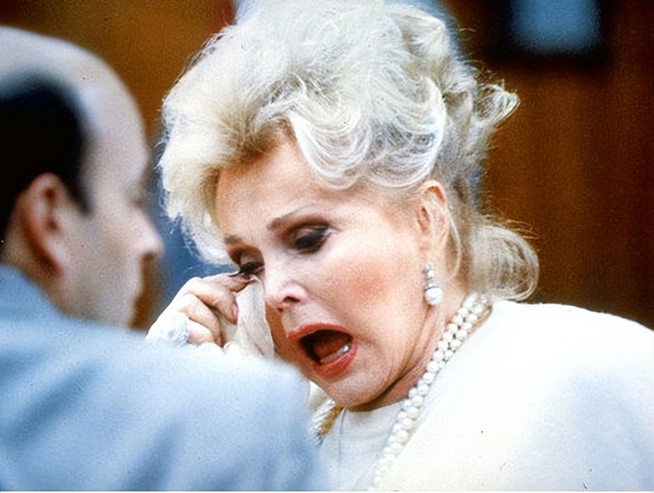 结9次婚的好莱坞交际花：嫁老头撩鲜肉，69岁和小28岁王子定终身