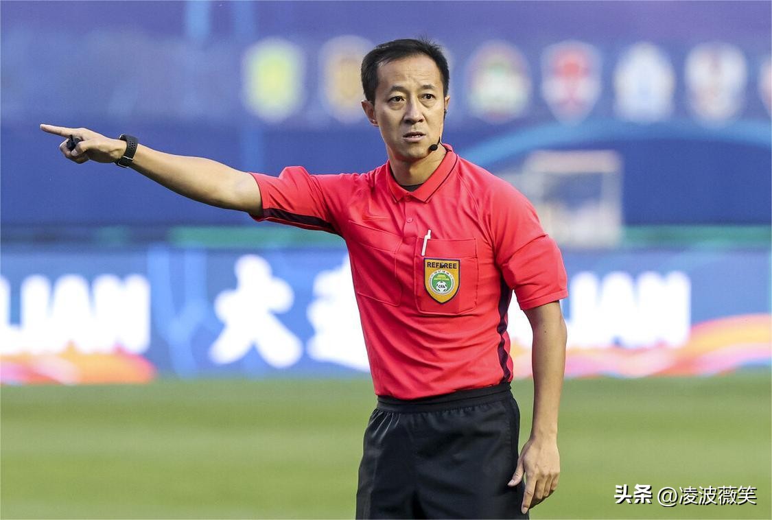 2022马宁主裁哪场比赛,马宁主裁吹哨瞬间
