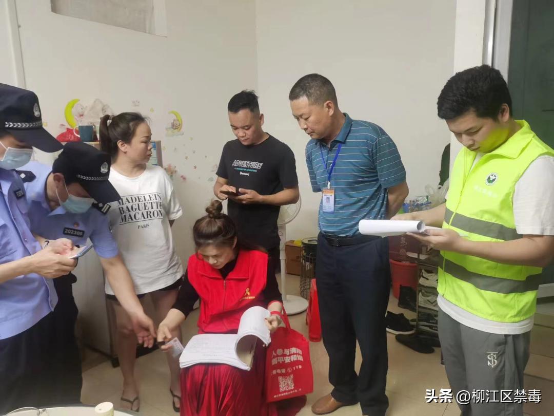 涓婂ご鐢靛瓙鐑熷浜轰綋澶氬ぇ浼ゅ,鐢ㄧ數瀛愮儫鐨勫嵄瀹冲拰娉ㄦ剰浜嬮」