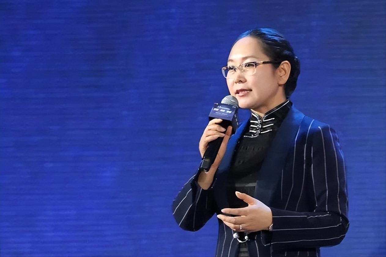 女富豪张荣华,天津首富女强人张荣华照片