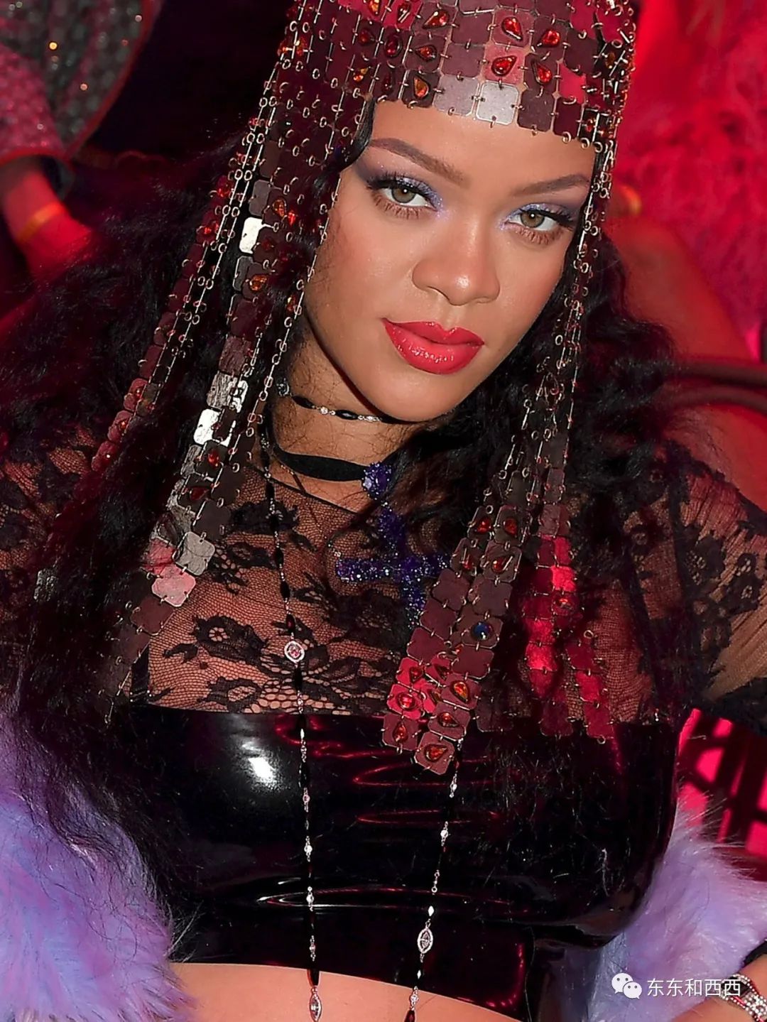 穿比基尼挺巨肚亮相巴黎2度街头,瓜友预言她敢直播生孩子……